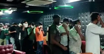 উত্তরায় বারে পুলিশের অভিযান, আটক অন্তত ১৪০ জন