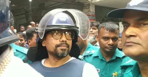 পলকের ঘাড় ও কোমরের হাড় সরে গেছে