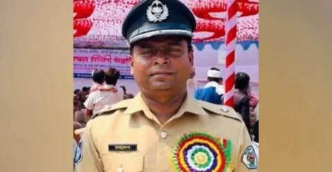 পুলিশ কর্মকর্তার ‘ঘুষ নেওয়ার’ ভিডিও ফাঁস