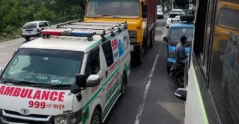 যানজটে আটকে অ্যাম্বুলেন্সেই রোগীর মৃত্যু