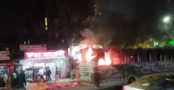 মিরপুরে চলন্ত বাসে হঠাৎ আগুন