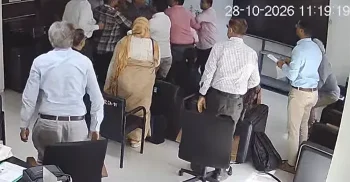 আইইডিসিআর কার্যালয়ে ঢুকে পরিচালককে মারধরের অভিযোগ