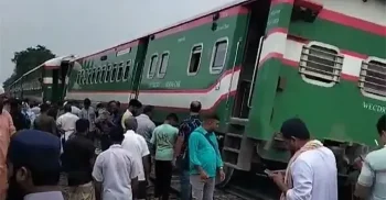 টাঙ্গাইলে লাইনচ্যুত নীলসাগর এক্সপ্রেস, বন্ধ উত্তরবঙ্গের ট্রেন চলাচল
