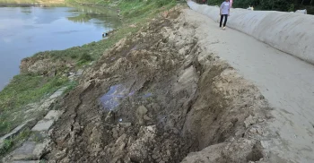 সাঙ্গু নদীর ভাঙনে ঝুঁকিতে সাতকানিয়ার বেড়িবাঁধ: জনমনে আতঙ্ক