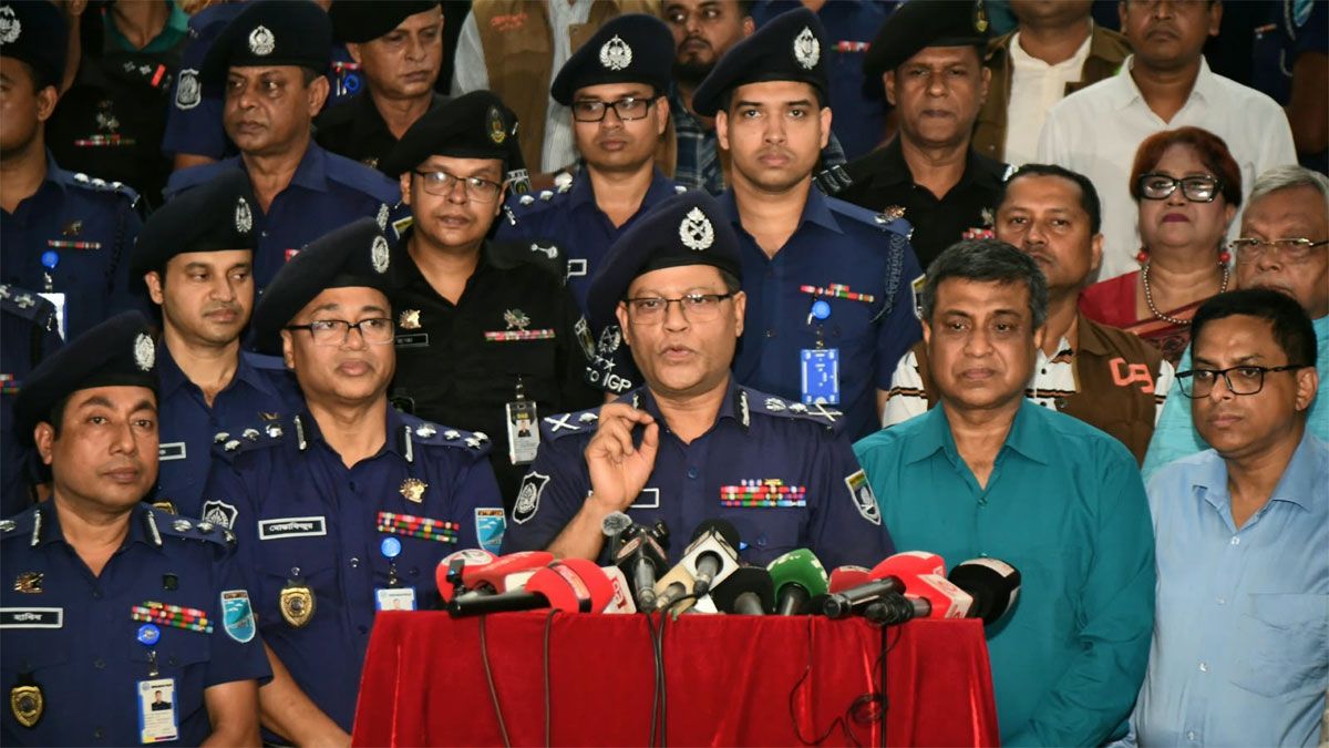 বল প্রয়োগে ফ্যাসিবাদী তকমা, না করলে দুর্বলতা: আইজিপি