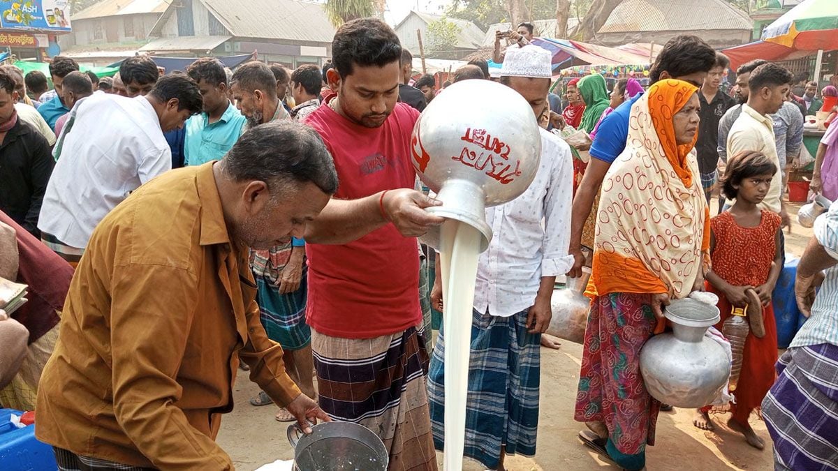 দুধের উৎপাদন খরচ ৪৪ টাকা ৮০ পয়সা, বাজারে বিক্রি ১১০ টাকায়