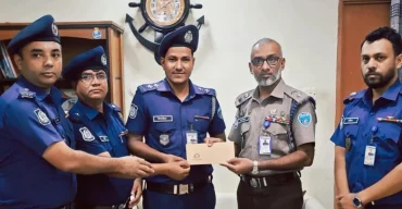 অভিযোগে জড়িত ব্যক্তি এসআইকে পুরস্কৃত করলেন কক্সবাজারের পুলিশ সুপার