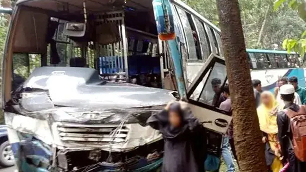 দূরপাল্লার বাসে চালকের ক্লান্তিতে মহাসড়কে বাড়ছে দুর্ঘটনার ঝুঁকি