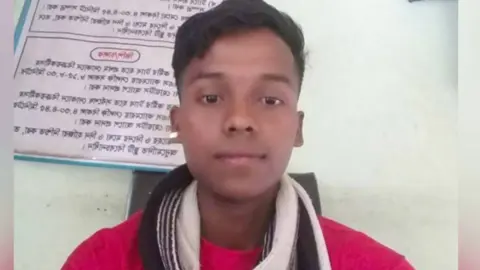মহেশখালীতে ট্রলি উল্টে চালক শ্রমিকের মর্মান্তিক মৃত্যু