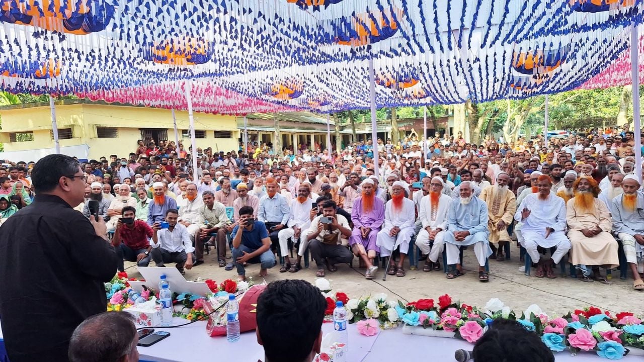 হাসিনা দেশে ফিরলে মানুষ বিচার দেখতে চায়