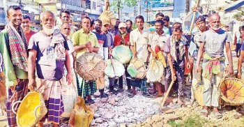 সিলেটের শ্রমিক হাটে কাজের সন্ধানে মানুষের উপচে পড়া ভিড়